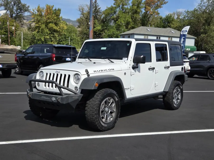2017 Jeep Wrangler Unlimited in Bright White Clearcoat
