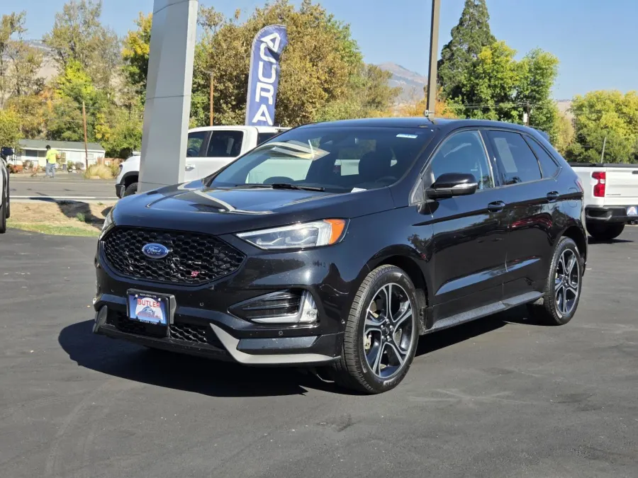 2019 Ford Edge in Black Metallic