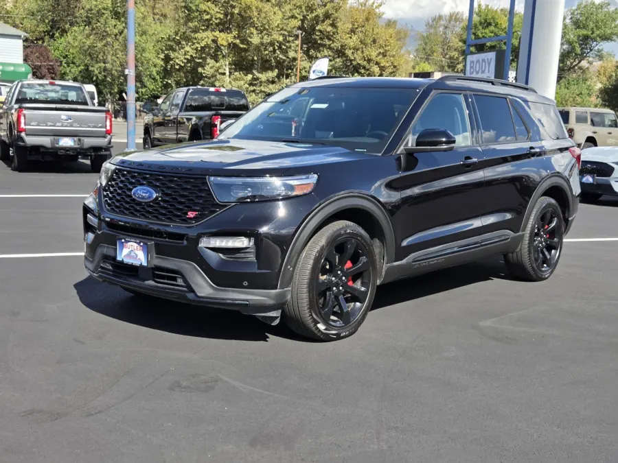 2022 Ford Explorer in Black Metallic