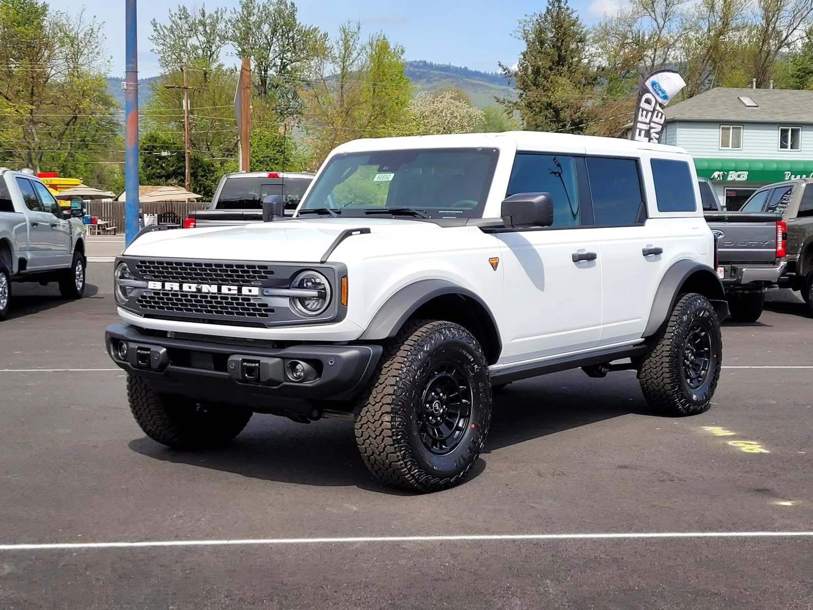 2026 Ford Bronco Badlands in Oxford White